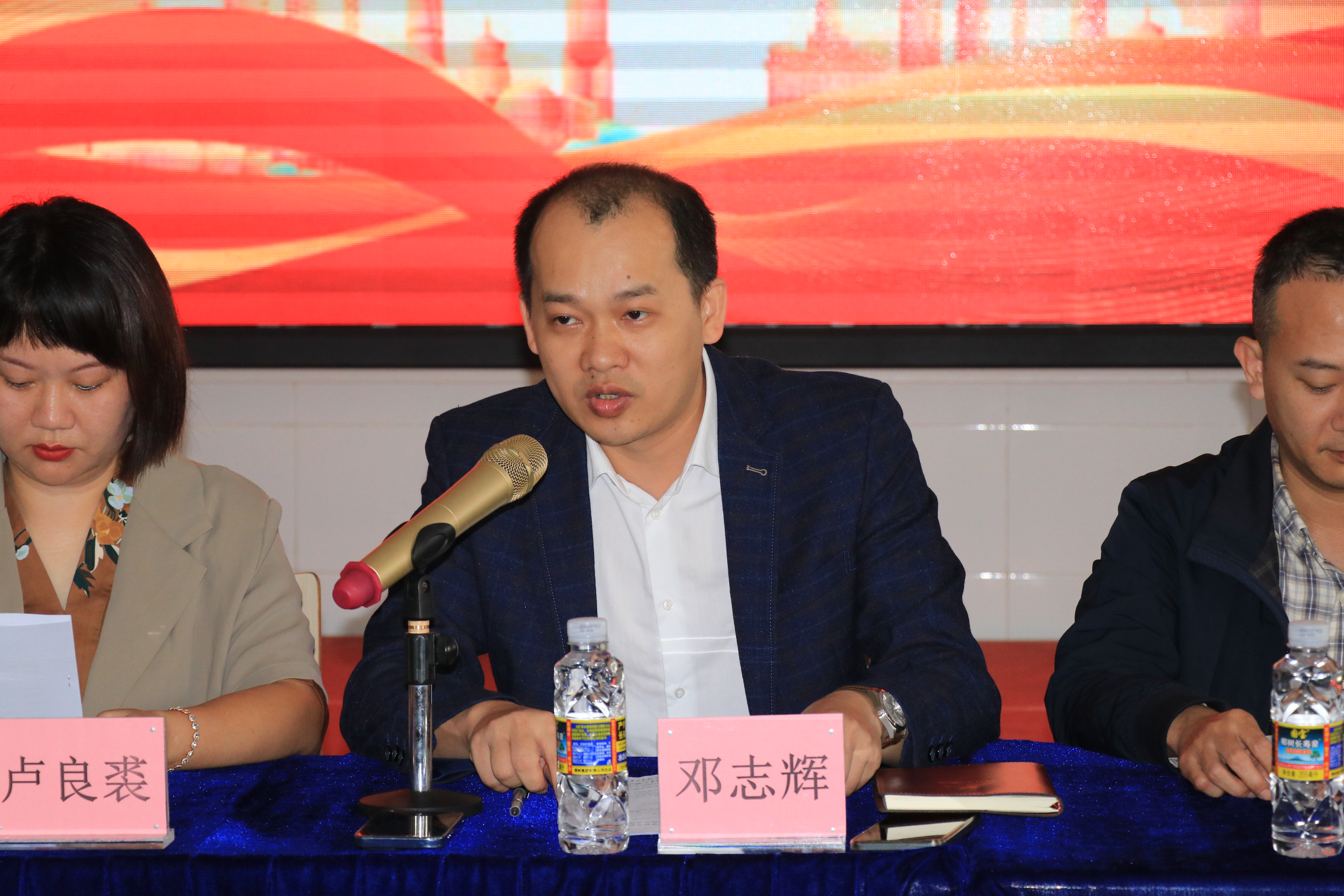 美兰区应急管理局党委书记、局长邓志辉讲话.JPG